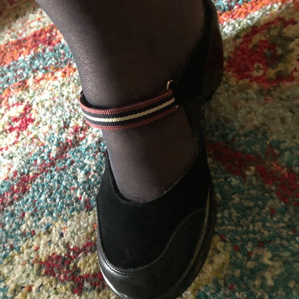 Shoes/Clogs - Picture 3 of 3